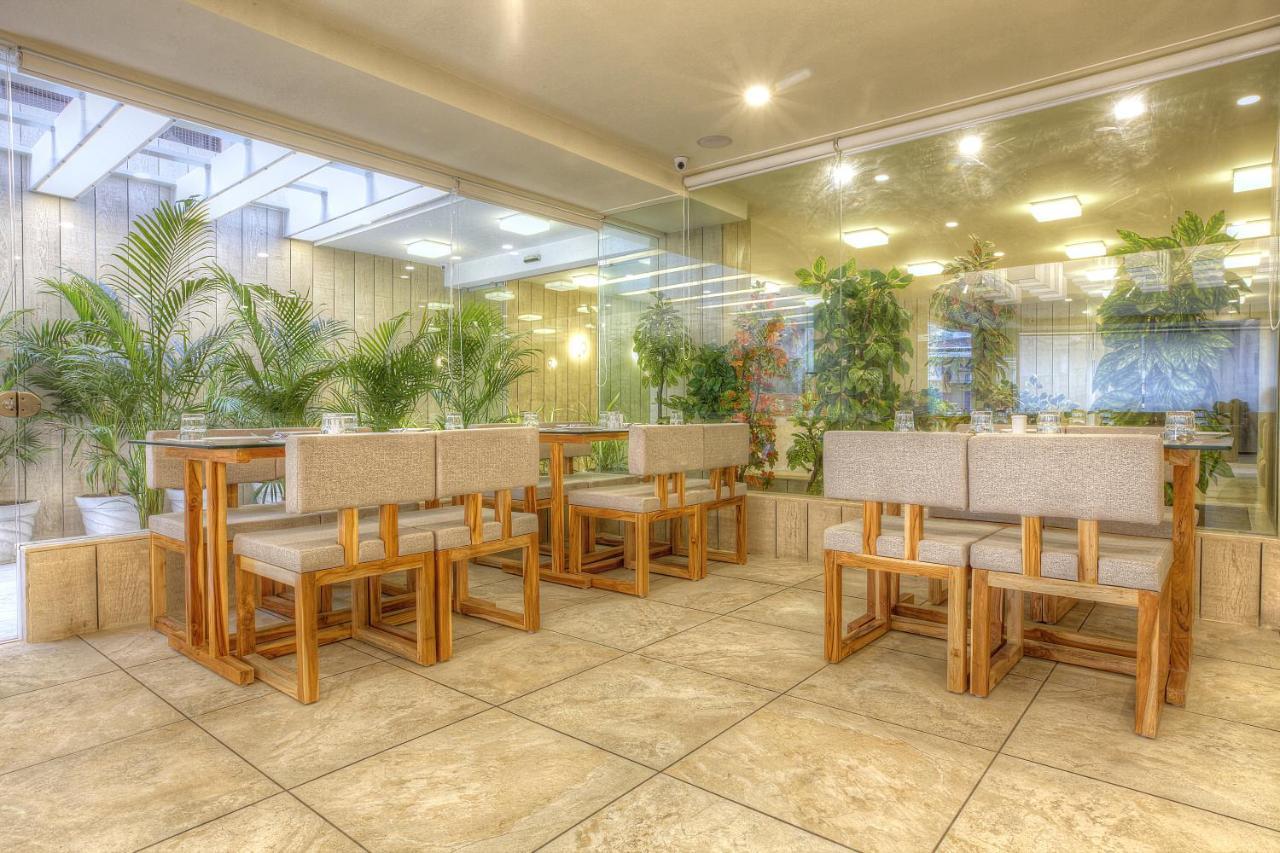 Scenaria Hotel アーメダバード エクステリア 写真