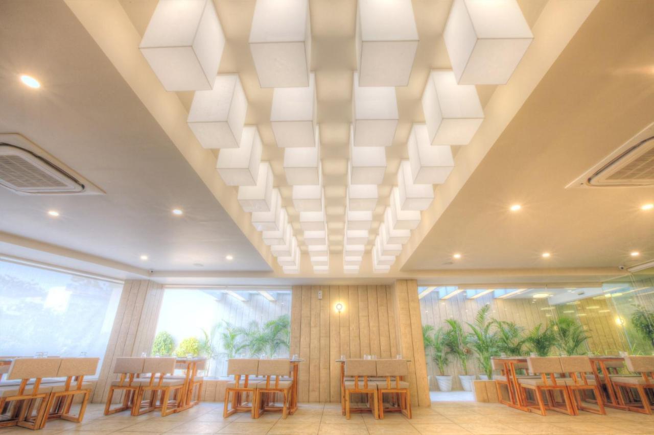 Scenaria Hotel アーメダバード エクステリア 写真