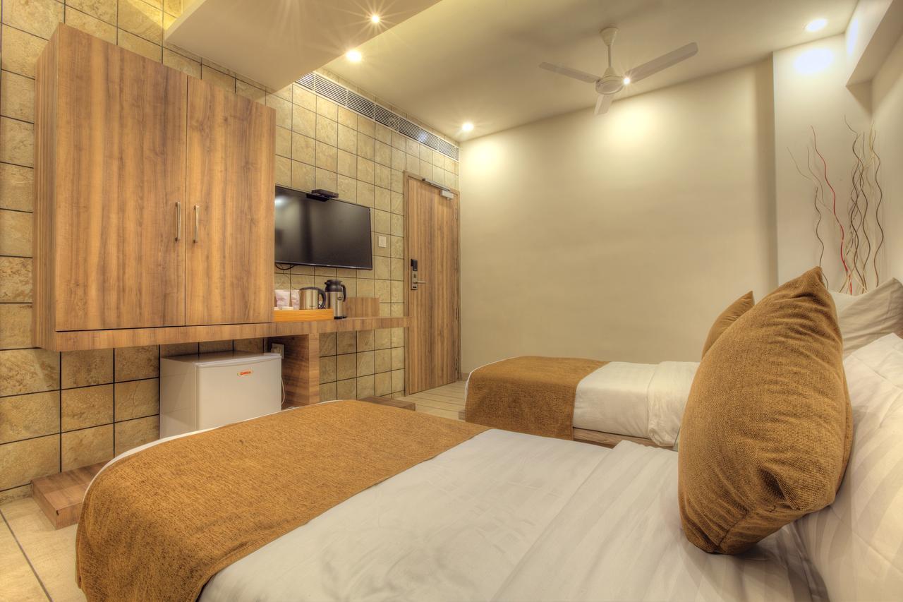 Scenaria Hotel アーメダバード エクステリア 写真