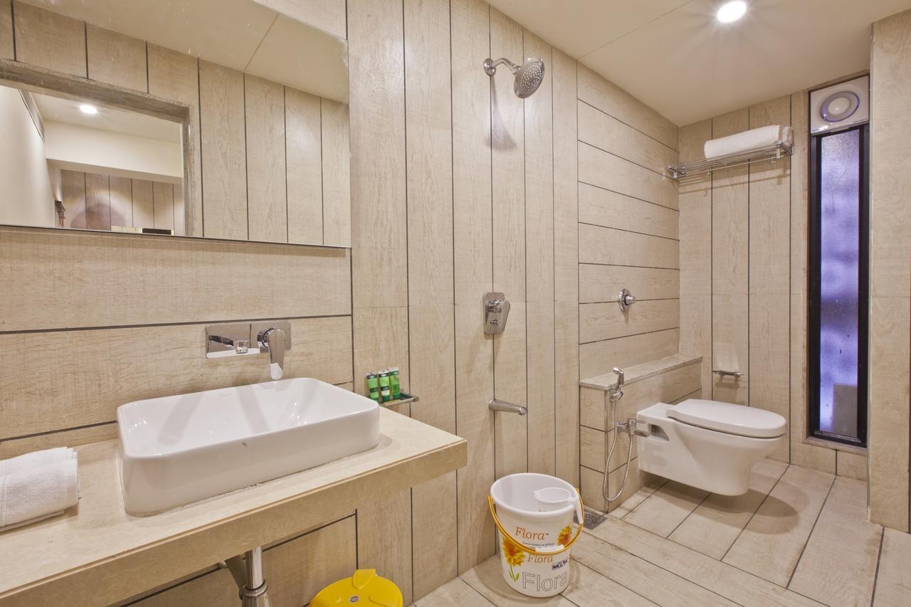 Scenaria Hotel アーメダバード エクステリア 写真