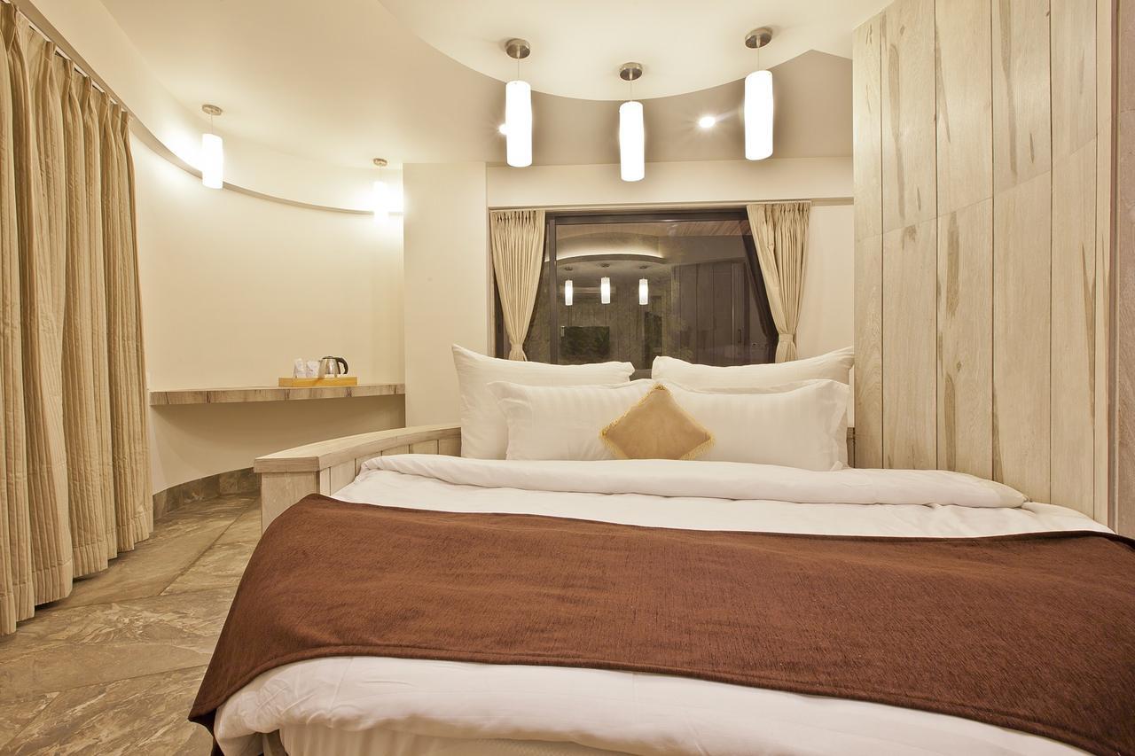 Scenaria Hotel アーメダバード エクステリア 写真