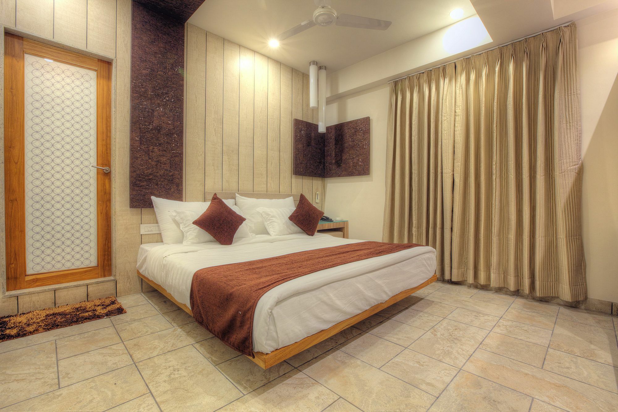 Scenaria Hotel アーメダバード エクステリア 写真